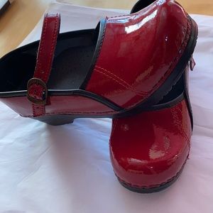 Ladies Sanita Marcelle Mary Jane patent leather red clogs size EU 37